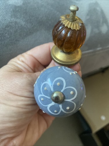 Small door knobs - small,